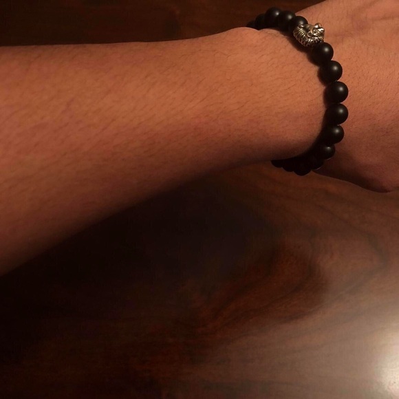 Unisex Matte black Onyx w/ lion head bracelet - Picture 3 of 4